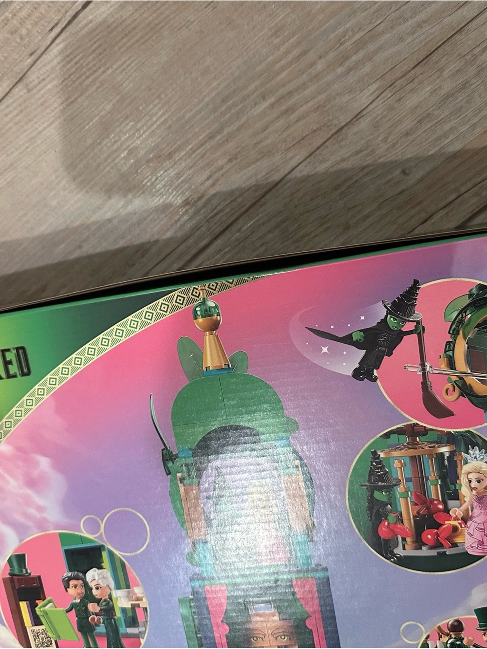 LEGO Wicked Emerald Tower Playset - Green & Gold Accents - Picture 6 of 6